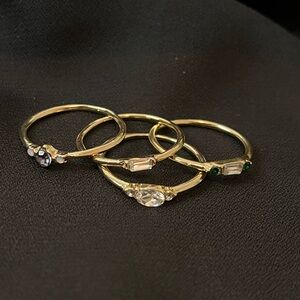 Dainty gold-plated ring set of 4